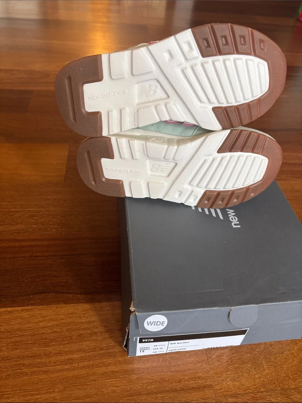 NWT New Balance sneakers